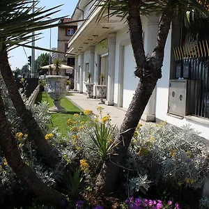 Emily Fiera Hotel